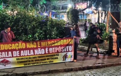 Sinpro Nova Friburgo fez ato público contra graves irregularidades cometidas pela Estácio